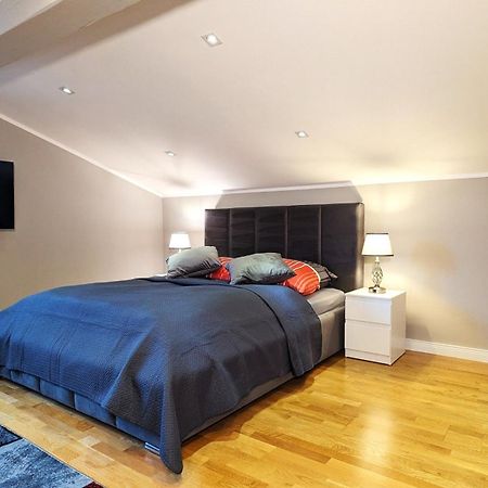 3 Rooms - Zimmervermietung Naehe Flughafen Ber - Gratis Wlan, Parken & Netflix Berlin Exterior photo