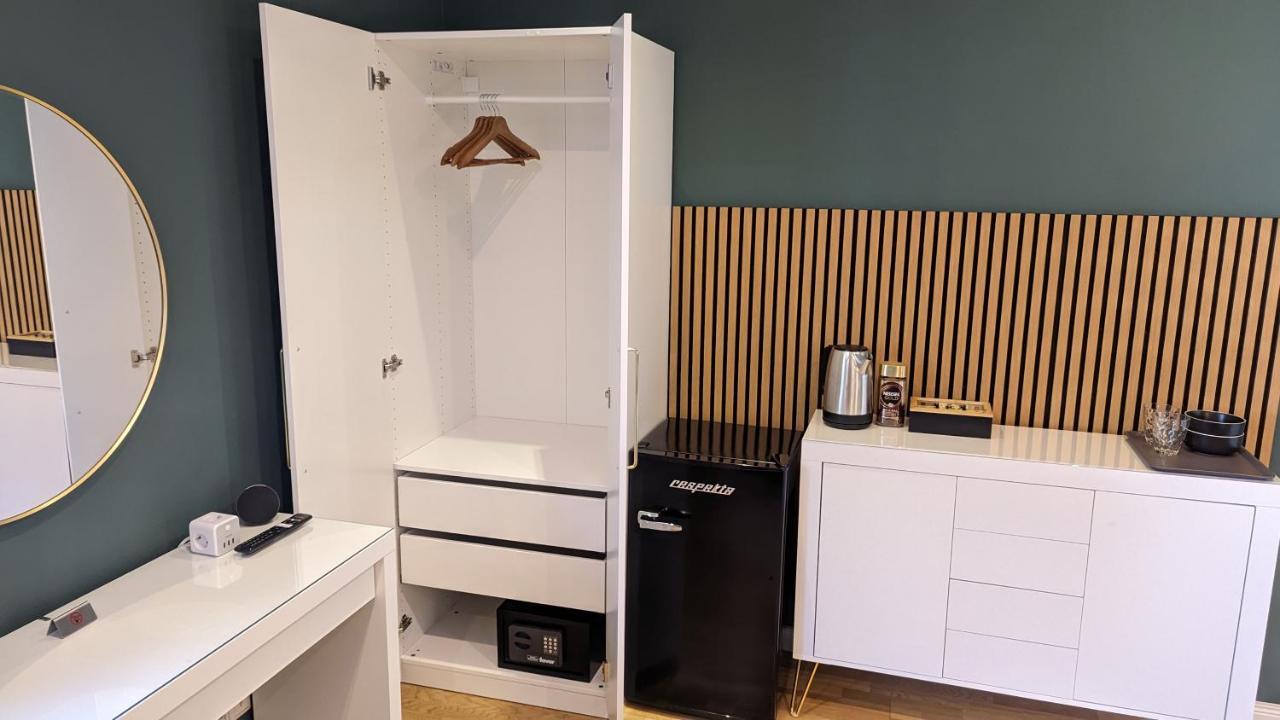 3 Rooms - Zimmervermietung Naehe Flughafen Ber - Gratis Wlan, Parken & Netflix Berlin Exterior photo